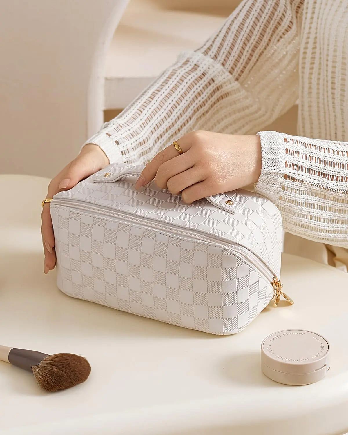 EACHY Travel Makeup Bag, Large Capacity Cosmetic Bag, Waterproof with Divider and Handle, White